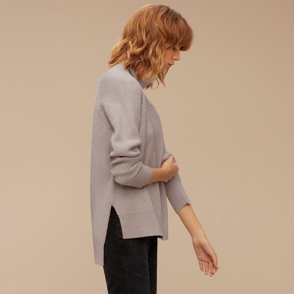 Aritzia Wilfred Free Lin Sweater 100% Merino Wool Navy Sz XS Made in Italy - Picture 5 of 9
